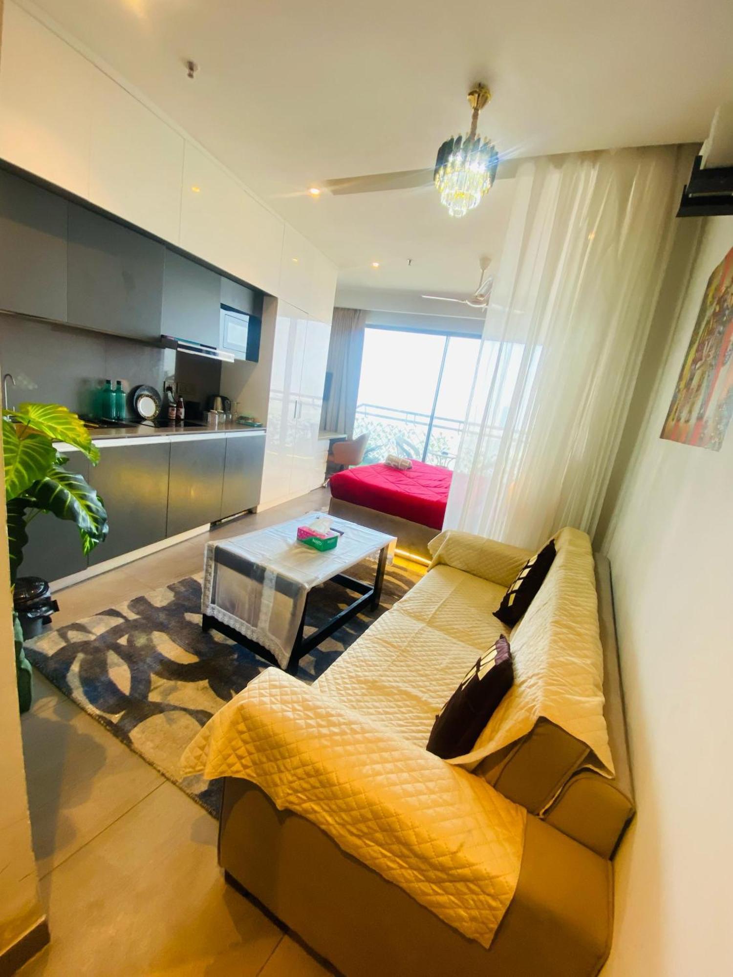 Gaylords Skyriver Retreat * New Delhi